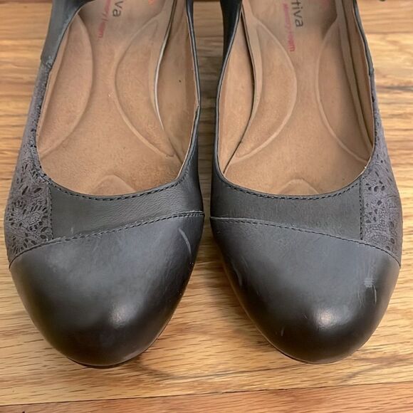 Comfortiva Alora blue leather Mary Jane Heels size 9 - Picture 6 of 11